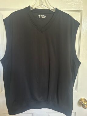 Men’s Pro Tour Performance Golf outerwear vest.
